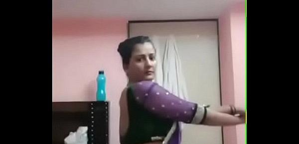  Busty pooja bhabhi seductive dance